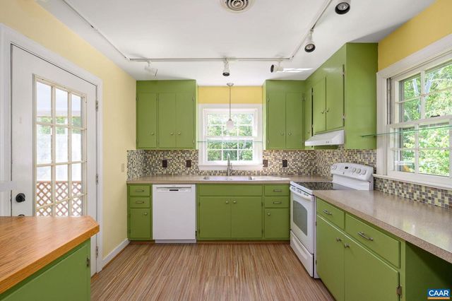 112 BOLLINGBROOK DR, Charlottesville, VA 22911