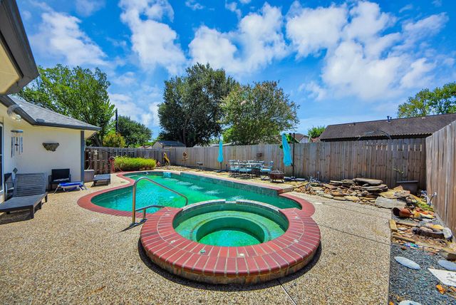 10918 Mulberry Court, La Porte, TX 77571