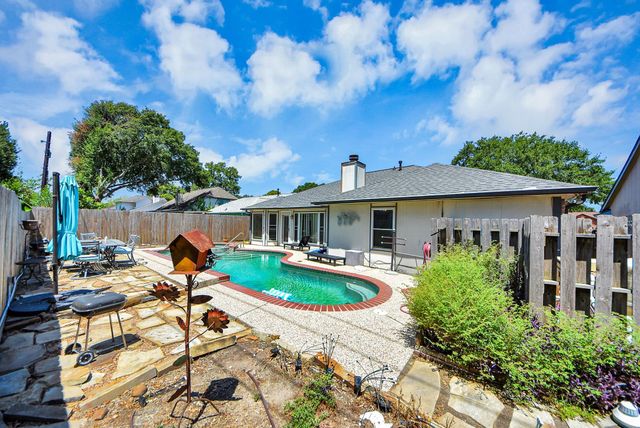 10918 Mulberry Court, La Porte, TX 77571