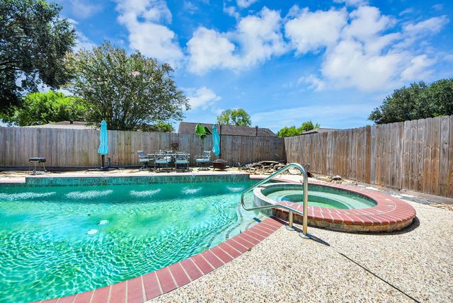 10918 Mulberry Court, La Porte, TX 77571