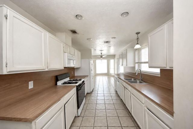 10918 Mulberry Court, La Porte, TX 77571