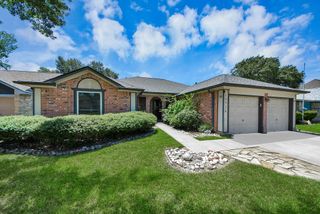 10918 Mulberry Court, La Porte, TX 77571