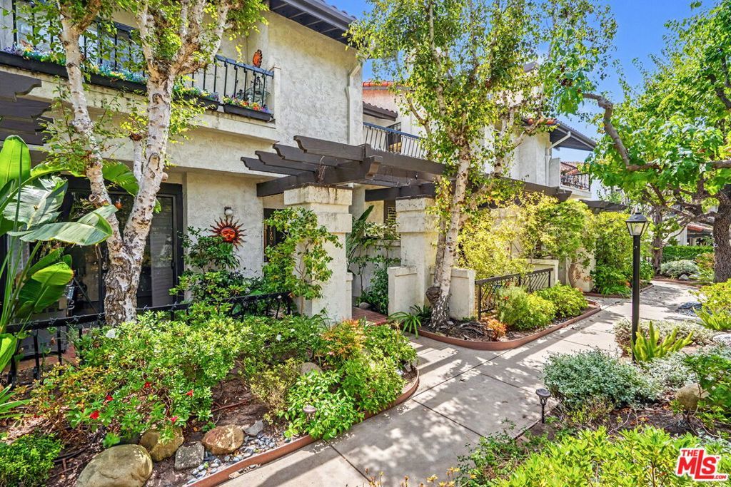 17204 Palisades Circle, Pacific Palisades, CA 90272 — exterior