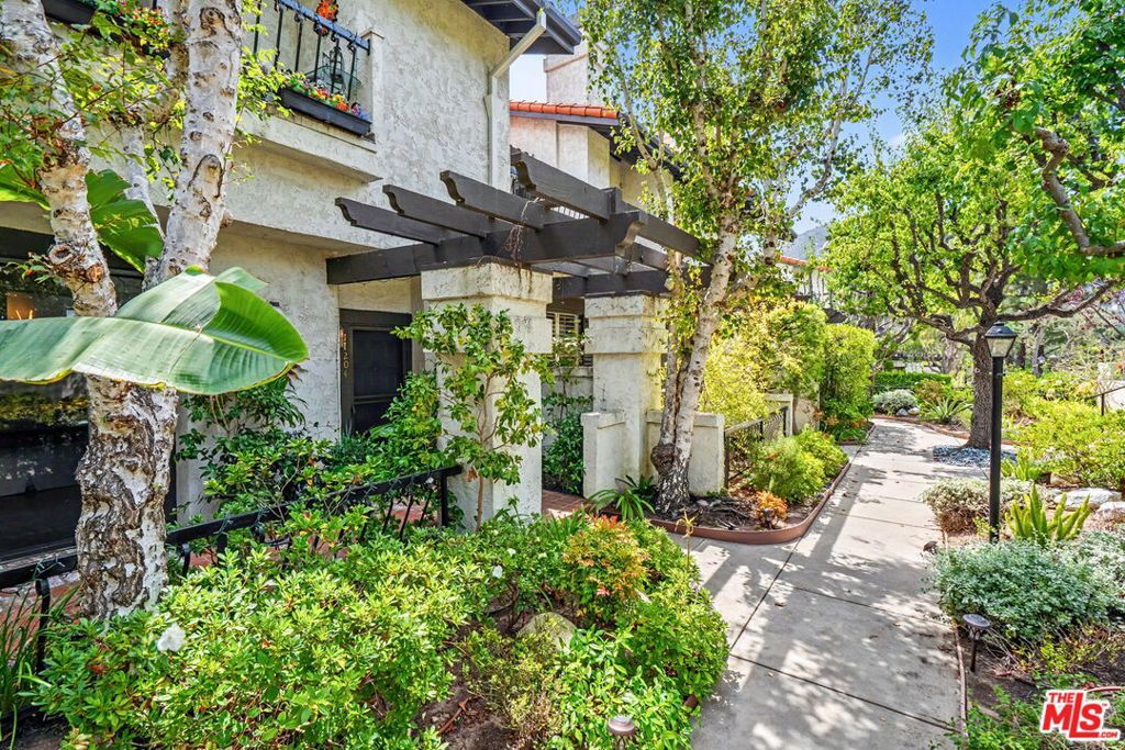 17204 Palisades Circle, Pacific Palisades, CA 90272 — photo 2