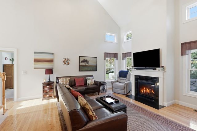 40 Winship Dr, Stoneham, MA 02180