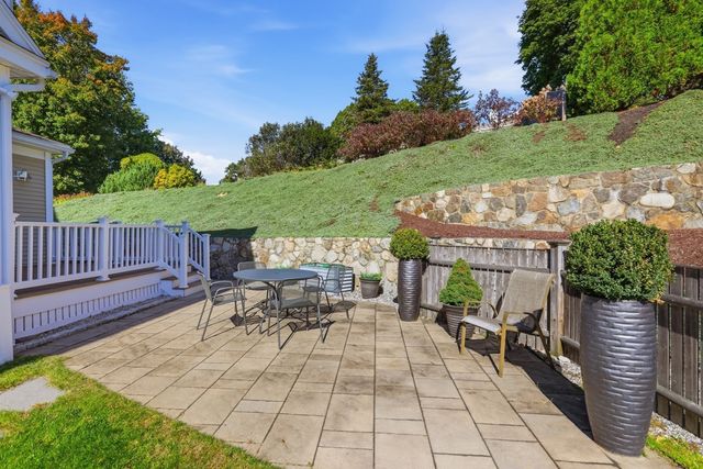 40 Winship Dr, Stoneham, MA 02180