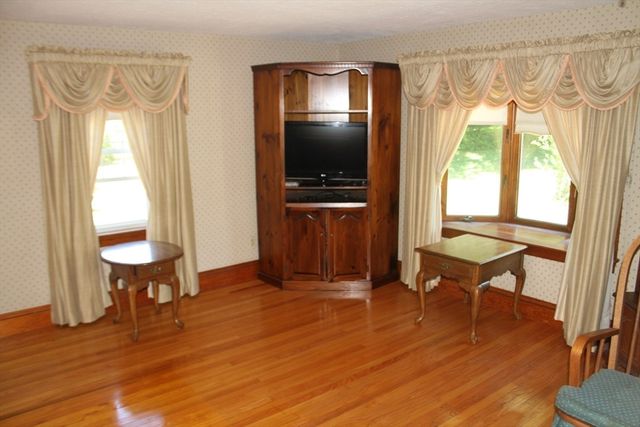 140 Millbury St, Grafton, MA 01519