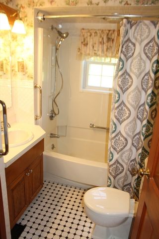 140 Millbury St, Grafton, MA 01519