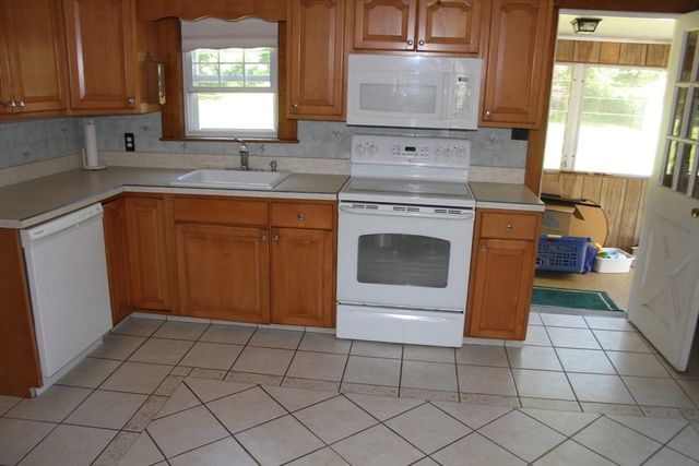 140 Millbury St, Grafton, MA 01519