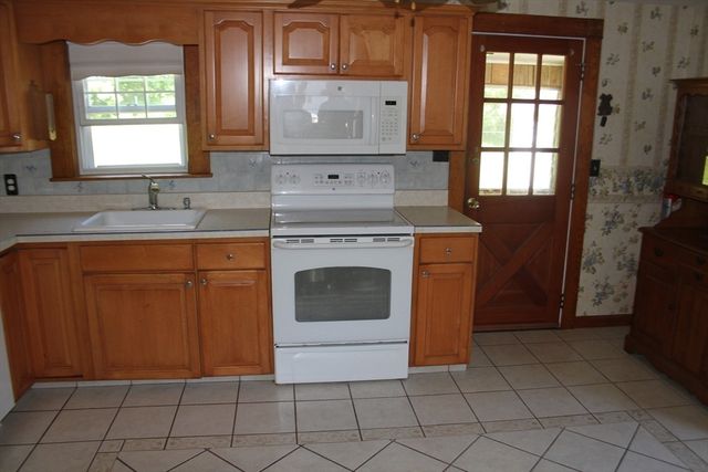 140 Millbury St, Grafton, MA 01519