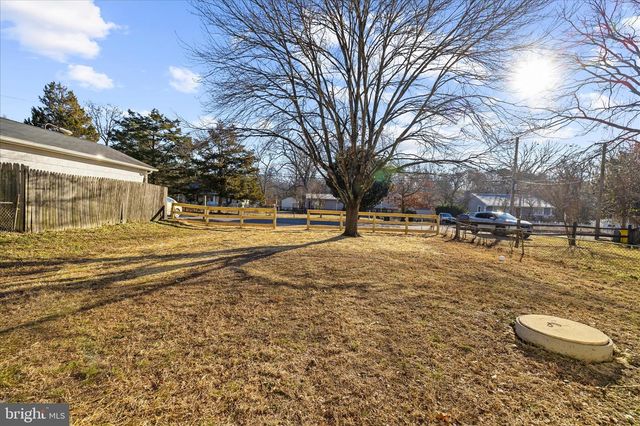 7815 EAST RD, Pasadena, MD 21122