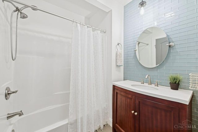 3628 Solar Vista Place, Cincinnati, OH 45213