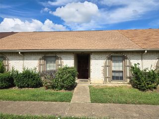 25 W Mountain Creek Drive 6, Grand Prairie, TX 75052