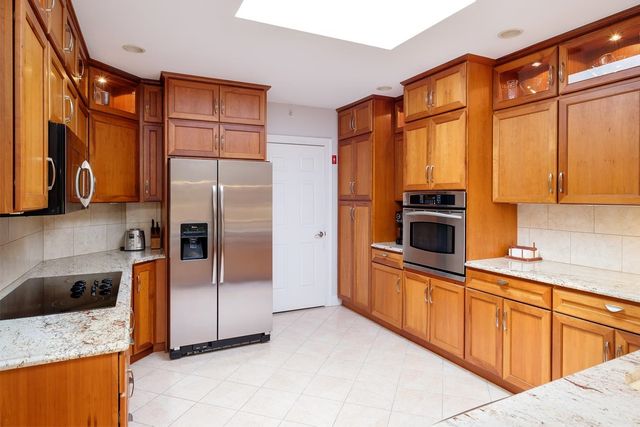 100 Shepards Cove Rd Unit G305, Kittery, ME 03904