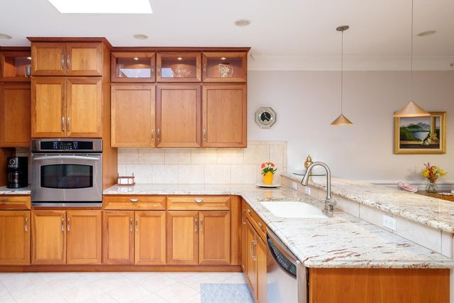100 Shepards Cove Rd Unit G305, Kittery, ME 03904