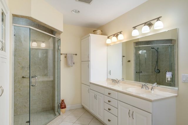 100 Shepards Cove Rd Unit G305, Kittery, ME 03904
