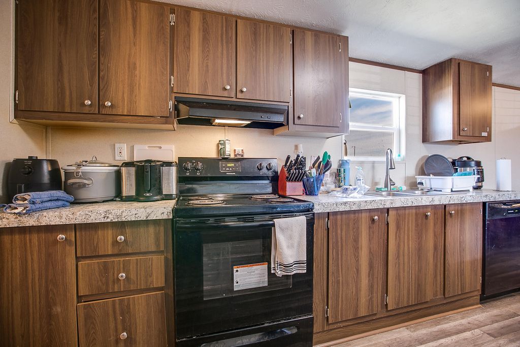 Image 18 of property listing at 250 W Waco Street, Paint Rock, TX 76866