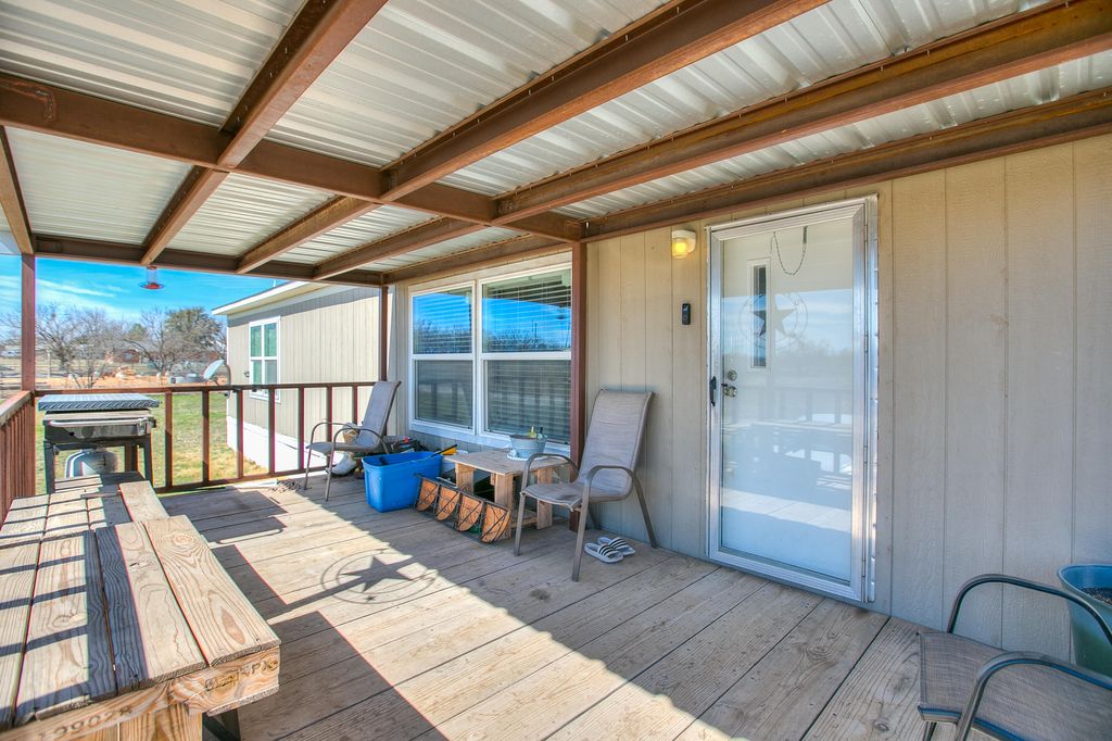 Image 2 of property listing at 250 W Waco Street, Paint Rock, TX 76866