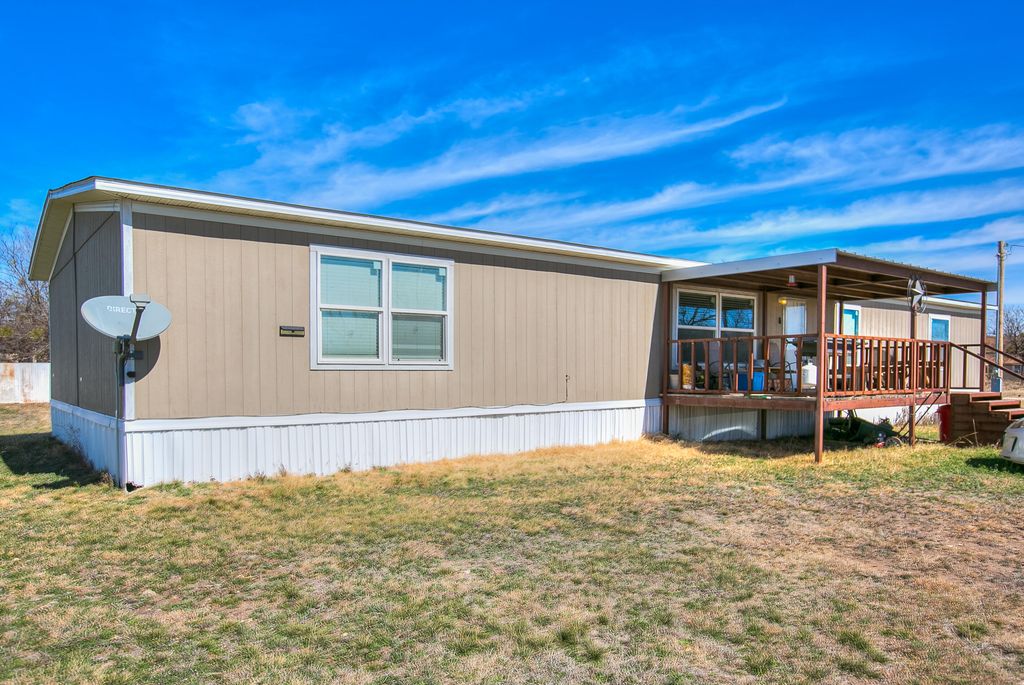 Image 5 of property listing at 250 W Waco Street, Paint Rock, TX 76866