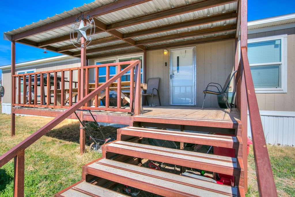 Image 7 of property listing at 250 W Waco Street, Paint Rock, TX 76866