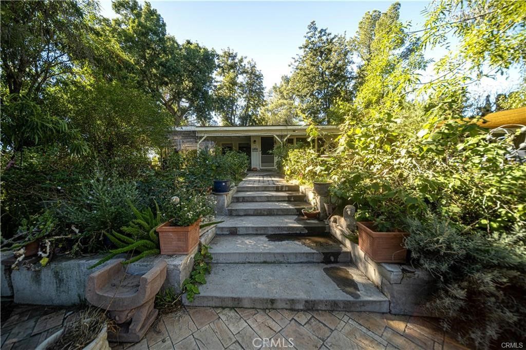 Image 1 of property listing at 9522 La Canada, Sunland, CA 91040