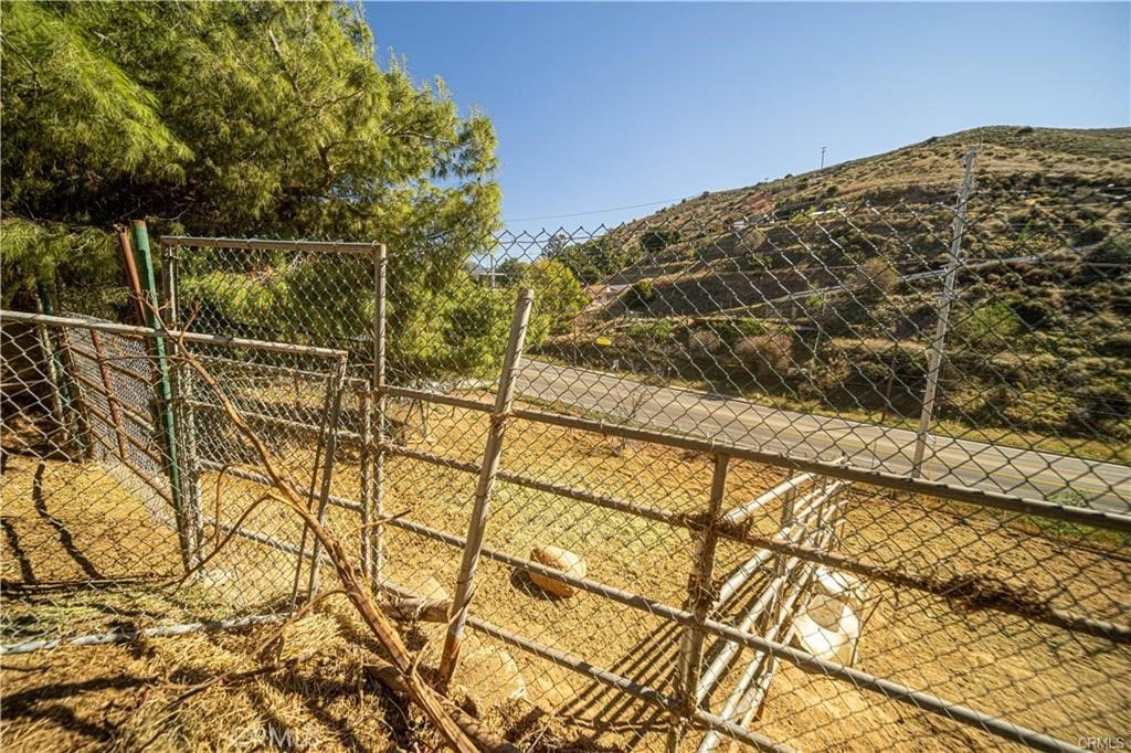 Image 11 of property listing at 9522 La Canada, Sunland, CA 91040