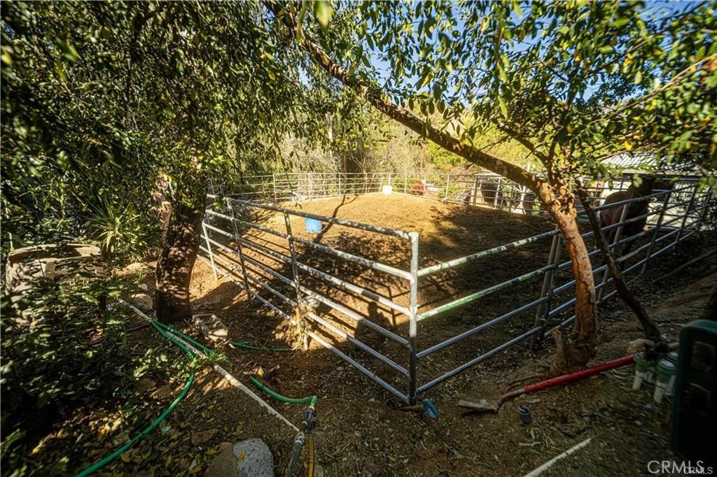 Image 13 of property listing at 9522 La Canada, Sunland, CA 91040