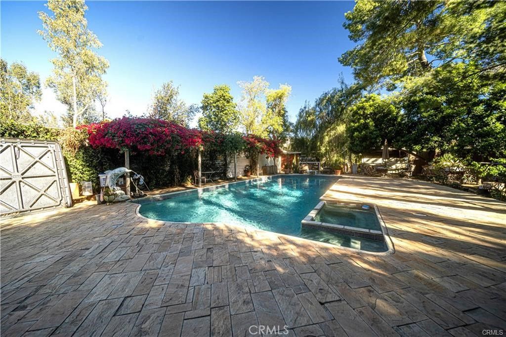 Image 19 of property listing at 9522 La Canada, Sunland, CA 91040