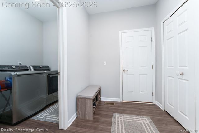 10066 Willow Oak Drive, Green Oak Township, MI 48116
