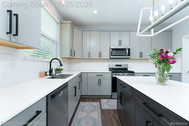 10066 Willow Oak Drive, Green Oak Township, MI 48116