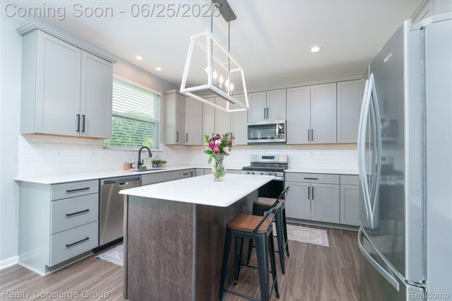 10066 Willow Oak Drive, Green Oak Township, MI 48116