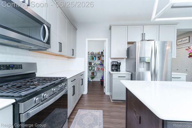 10066 Willow Oak Drive, Green Oak Township, MI 48116