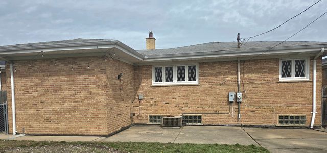 8517 W CARMEN Avenue, Chicago, IL 60656