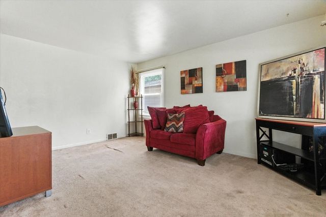 3221 Gideon Avenue, Zion, IL 60099