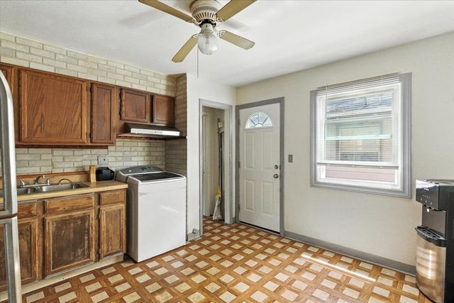 3221 Gideon Avenue, Zion, IL 60099