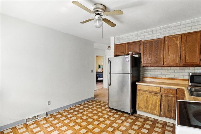 3221 Gideon Avenue, Zion, IL 60099