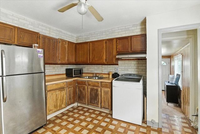 3221 Gideon Avenue, Zion, IL 60099