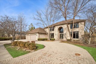 2551 Hybernia Drive, Highland Park, IL 60035