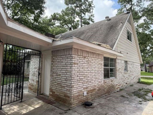 2006 Round Spring Drive, Houston, TX 77339