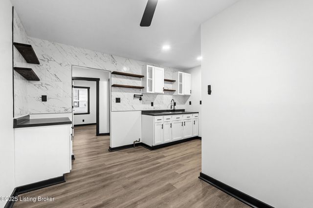 3809 Algonquin Pkwy, Louisville, KY 40211