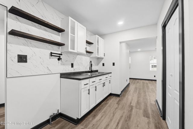 3809 Algonquin Pkwy, Louisville, KY 40211