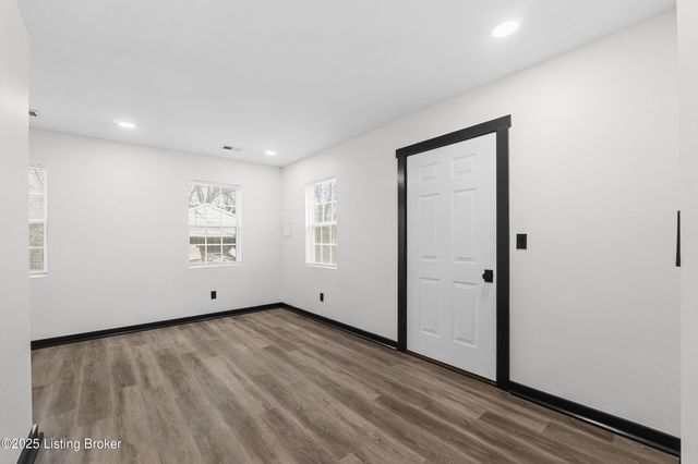 3809 Algonquin Pkwy, Louisville, KY 40211