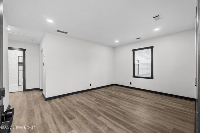 3809 Algonquin Pkwy, Louisville, KY 40211