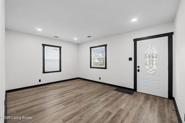 3809 Algonquin Pkwy, Louisville, KY 40211