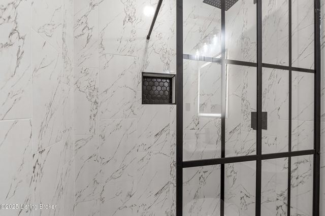 3809 Algonquin Pkwy, Louisville, KY 40211