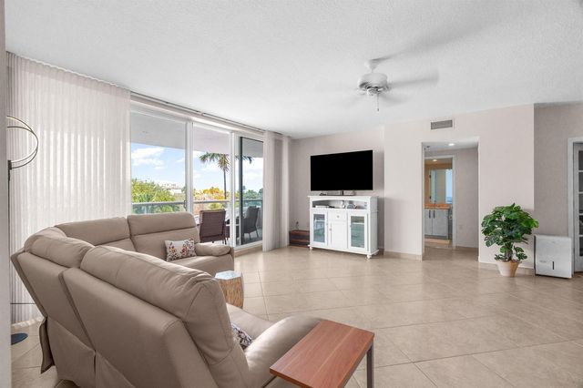 2051 SE 3rd Street 307, Deerfield Beach, FL 33441