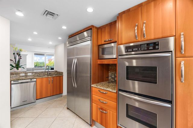 2051 SE 3rd Street 307, Deerfield Beach, FL 33441