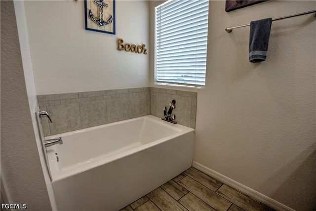 2118 SW 25th TER, Cape Coral, FL 33914