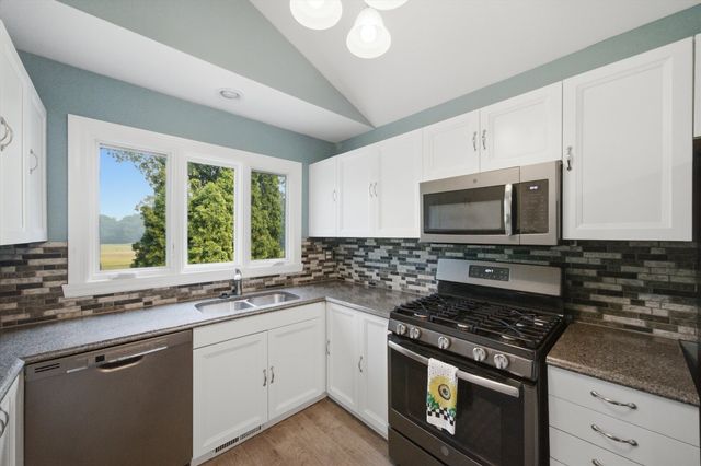 150 Inverness Court 2, Elk Grove Village, IL 60007