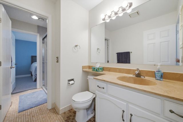 150 Inverness Court 2, Elk Grove Village, IL 60007
